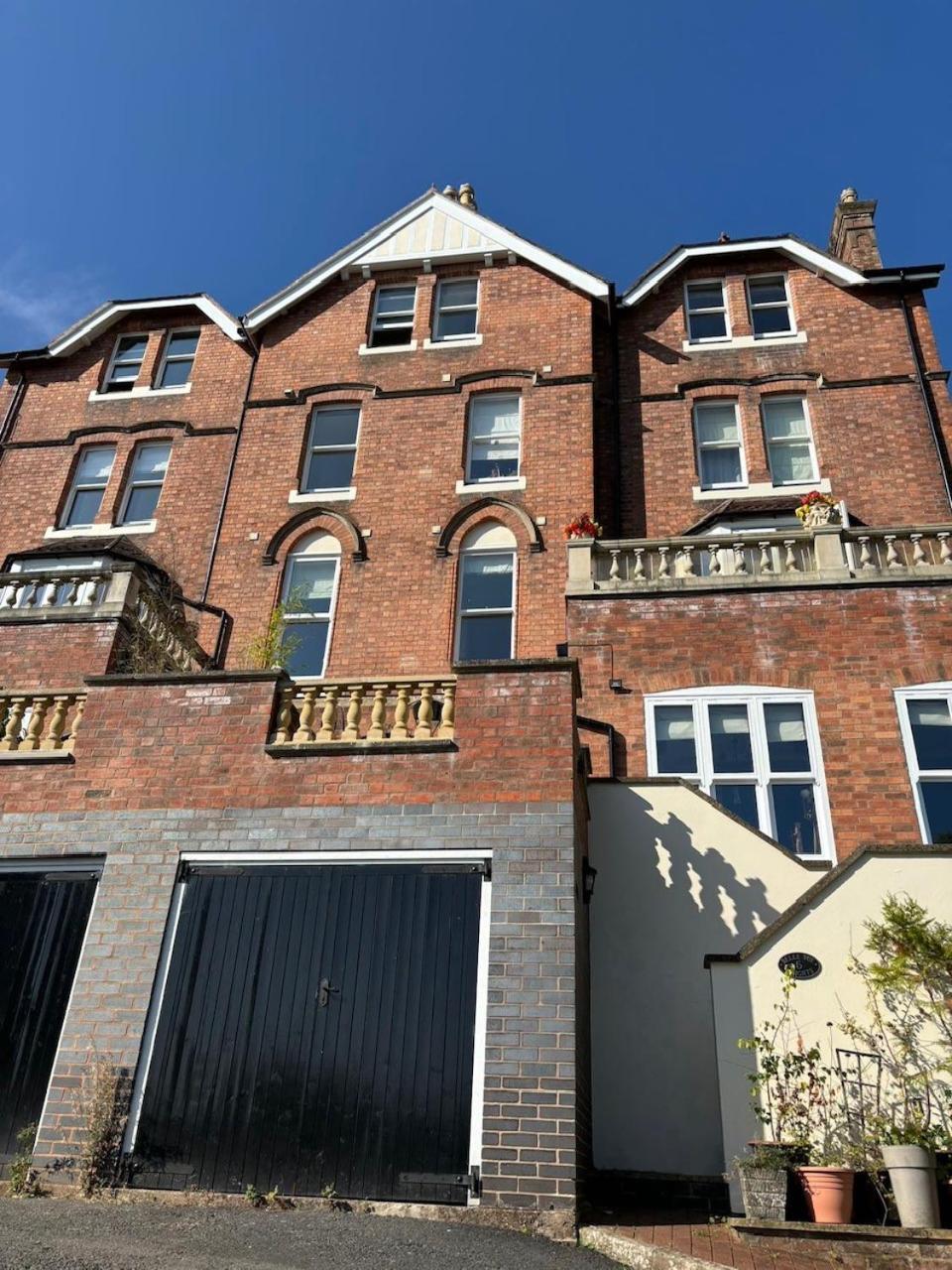 Spacious Town-Centre Apartment With Stunning Views Great Malvern Exterior photo