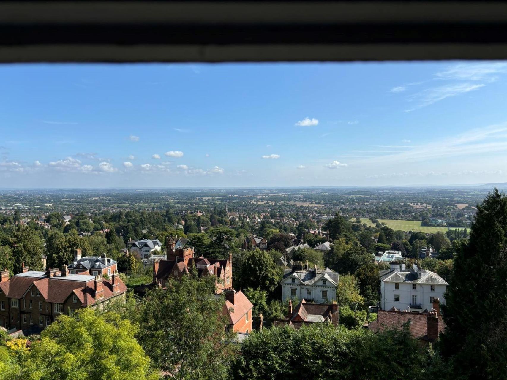 Spacious Town-Centre Apartment With Stunning Views Great Malvern Exterior photo